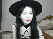 Rapariga coreana dança e masturba-se